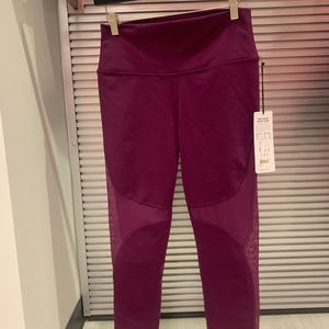 Alo Yoga HighWaist Coast Capri Juneberry Size: L